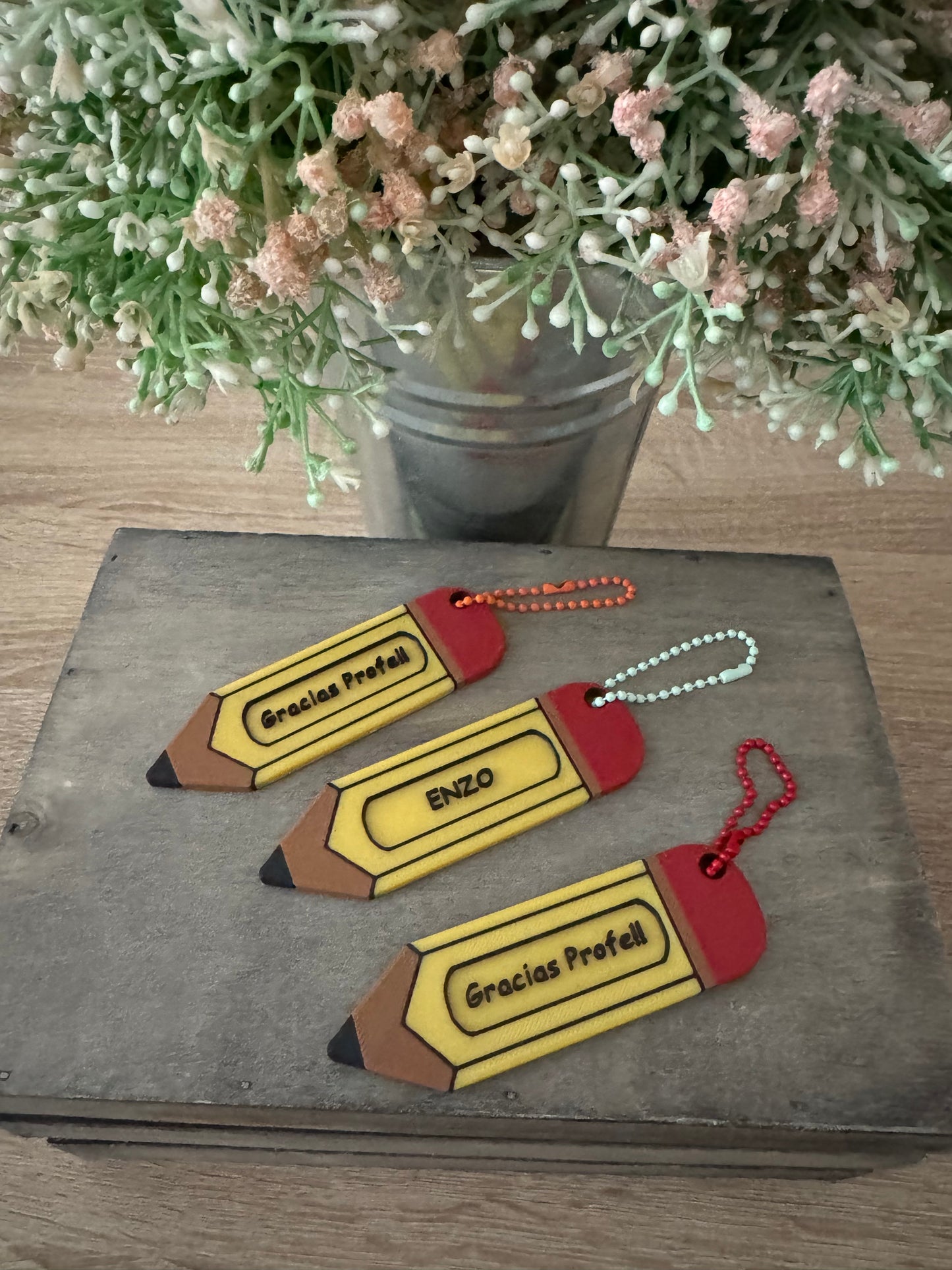 🔑 Llavero lápiz personalizado: Para profes, peques y despistad@s