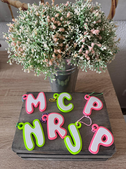 🔑Llavero Inicial 3D – La letra que dice “¡Est@ soy yo!”