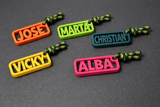 🔑 Llavero Paracool: ¡tu nombre listo para la aventura!