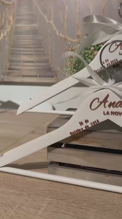 Percha personalizada para novios💍💒